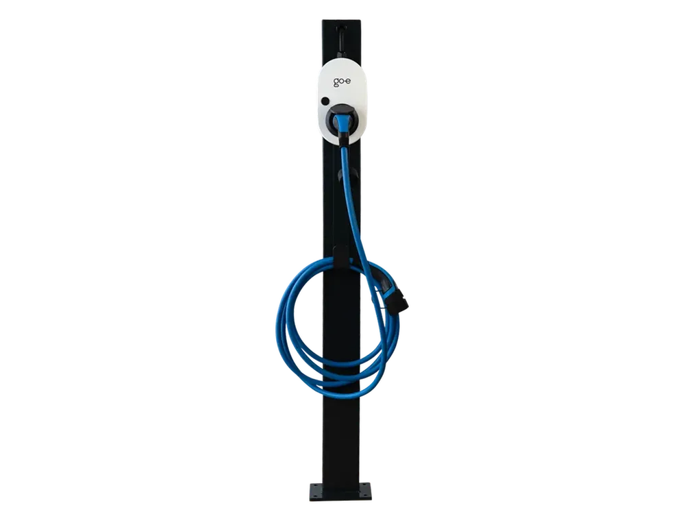 Stojan MB s držákem na kabel pro nabíjecí stanici go-e Charger Nová Kolekce