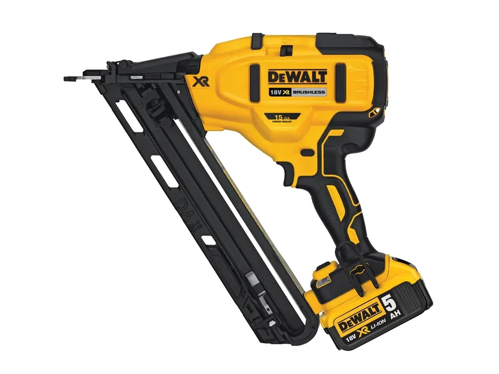 Nakupujte Hned Aku hřebíkovačka bezuhlíková dokončovací 18V DCN650N DeWALT ( bez aku a nabíječky )