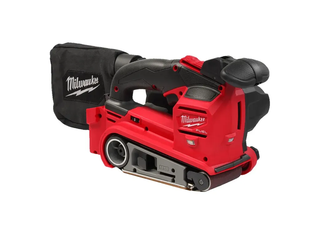 M18 FUEL™ Pásová bruska Milwaukee M18 FBTS75-0 Akce