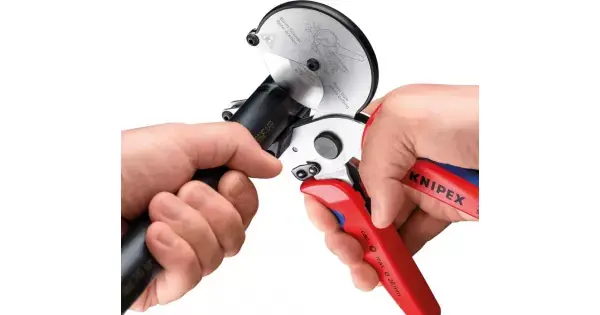 Nůžky na řezání plastových trubek Knipex Cenový Hit